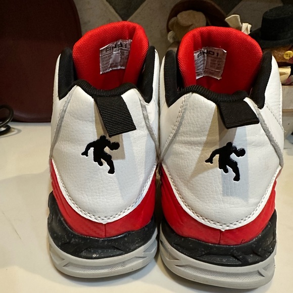 AND1  MAVERICK BASKETBALL SHOE 11.5 WHITE RED ATHLETIC SPORT CASUAL MNA141ES071 - Picture 11 of 12